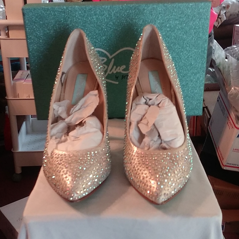 Betsy Johnson Cinderella jeweled satin champagne pumps irridescent